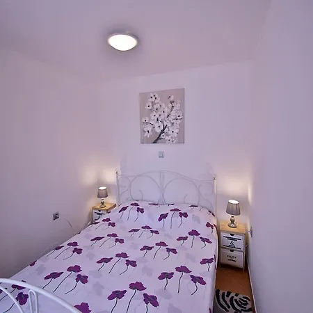 In Near Golf Course شقة بولا
