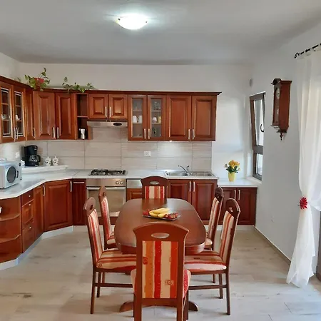Apartman In Near Golf Course Póla