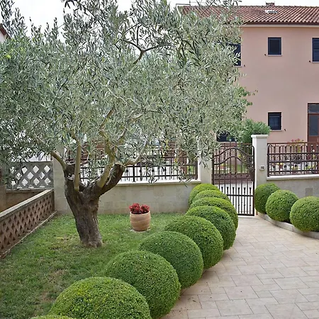 In Near Golf Course Apartman *