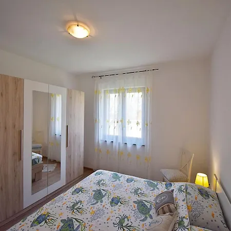 Apartment In Near Golf Course *