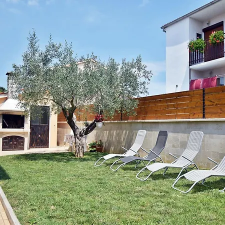 Apartman In Near Golf Course Póla