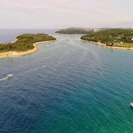 Apartman In Near Golf Course Póla