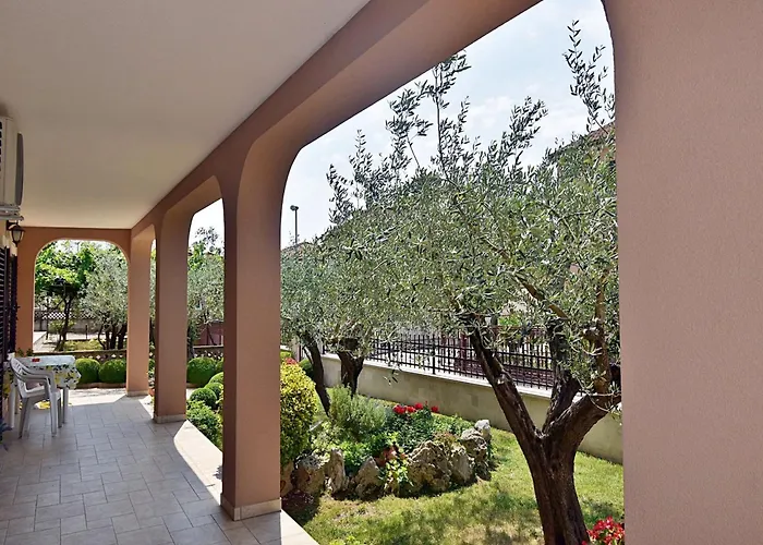 In Near Golf Course Apartman Póla