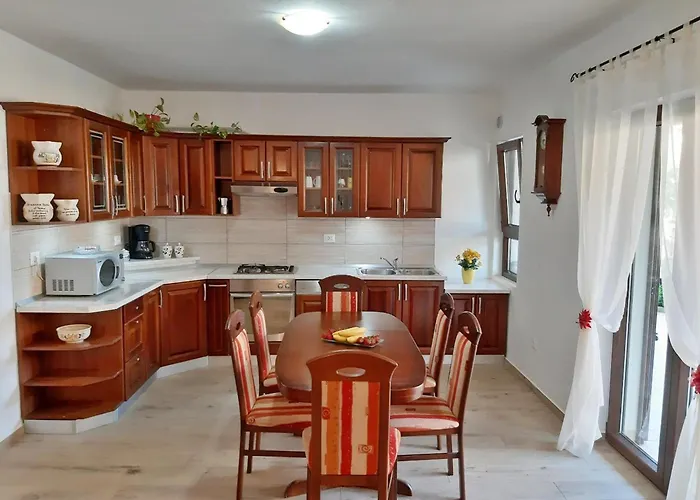 In Near Golf Course Apartman Póla